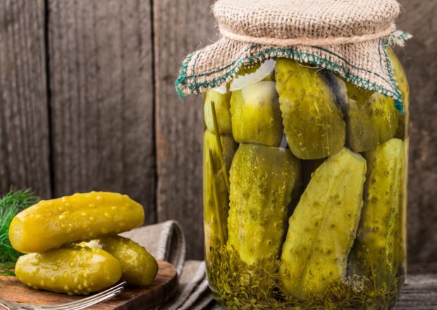 Fotografia przedstawiająca Ogórki kiszone z gorczycą