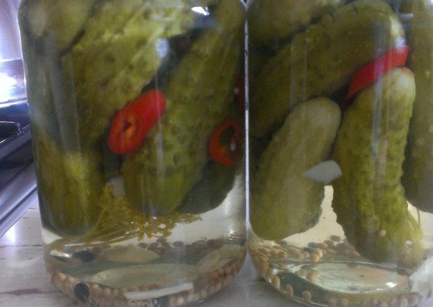 Fotografia przedstawiająca Ogórki konserwowe z chili