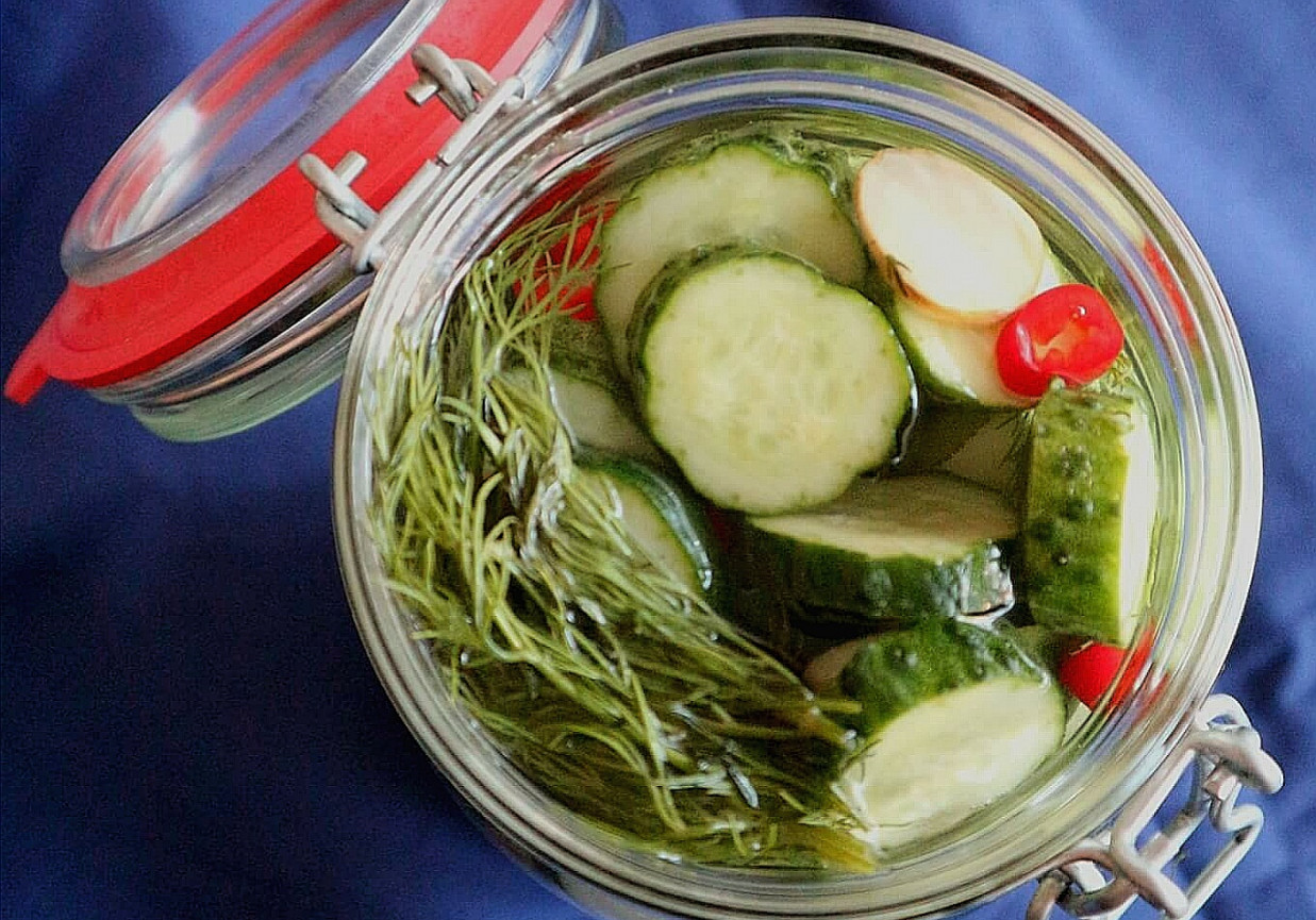 Ogórki małosolne z chilli i miodem foto