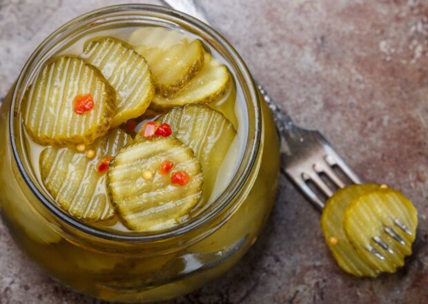 Fotografia przedstawiająca Ogórki w zalewie gyros