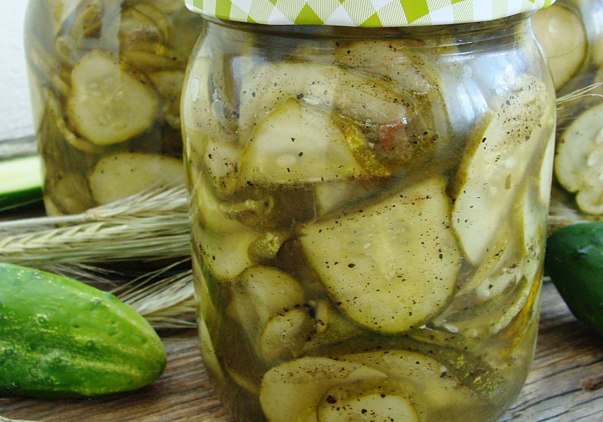 Ogórki w zalewie z czarnym pieprzem foto