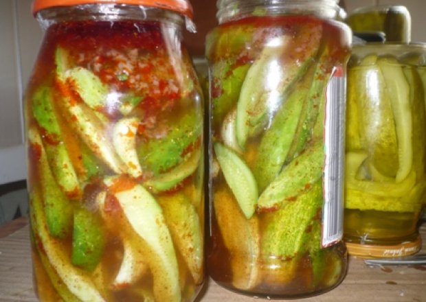 Fotografia przedstawiająca ogórki z chilli