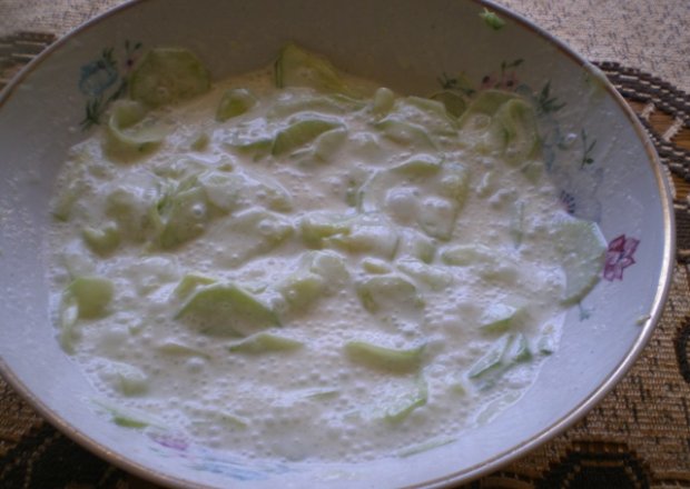 Fotografia przedstawiająca Ogórki z jogurtem