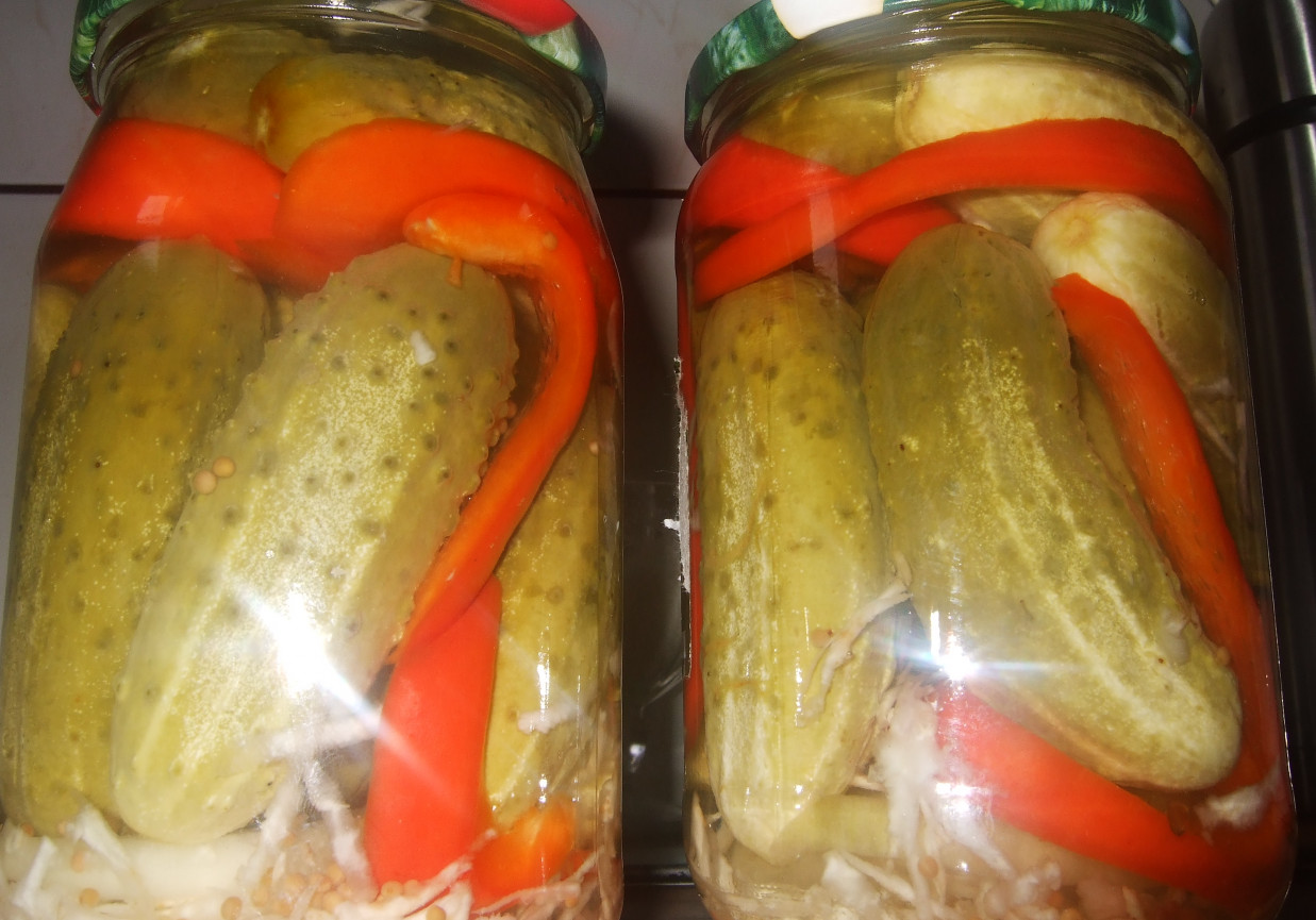 Ogórki z papryką na zimę foto
