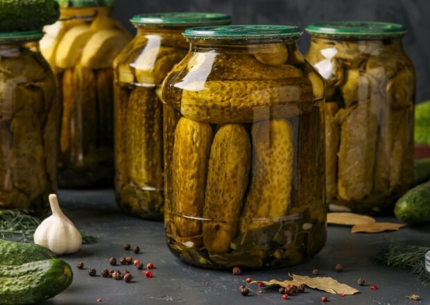 Fotografia przedstawiająca Ogórki z papryką w proszku (do słoika)