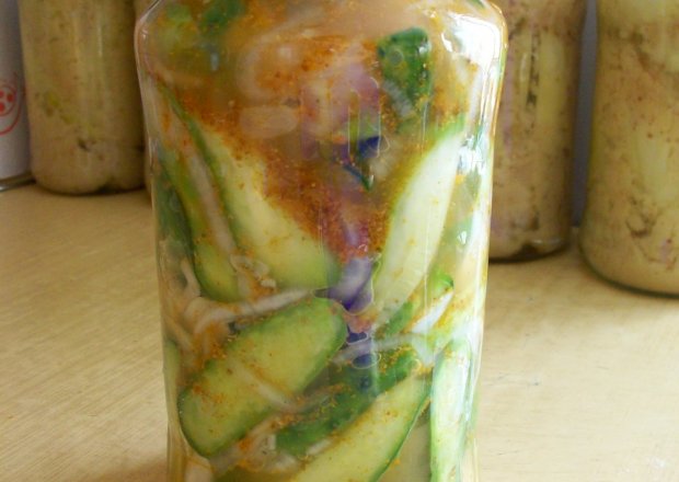 Fotografia przedstawiająca ogórki z pieprzem ziołowym