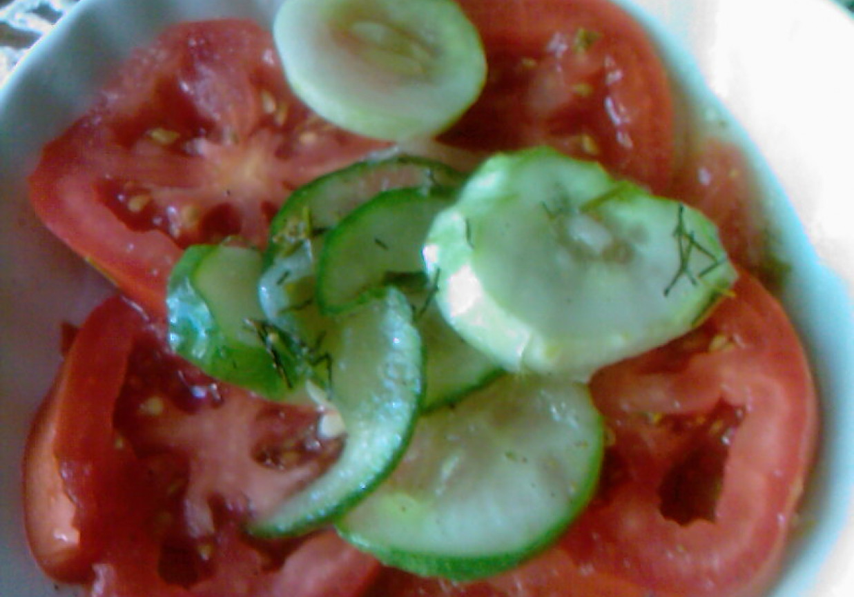 Ogórki z pomidorami w winegrecie foto