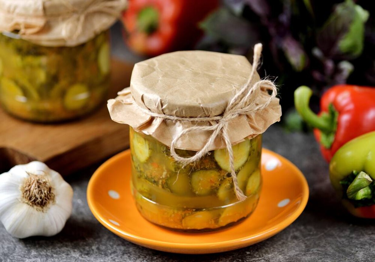 Ogórki z przyprawą do gyrosa i papryką foto