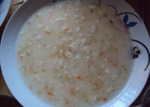Fotografia przedstawiająca ogórkowa z ryżem