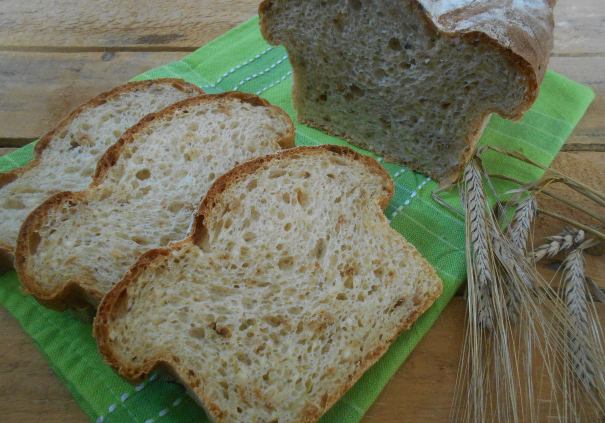 Ogórkowy chleb z cebulą foto