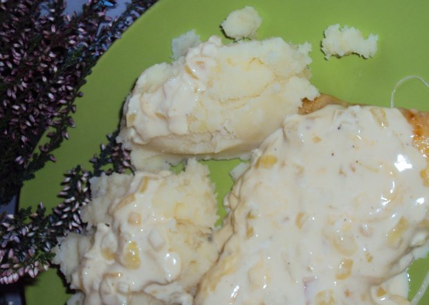 Fotografia przedstawiająca Okoń w sosie śmietanowo serowym