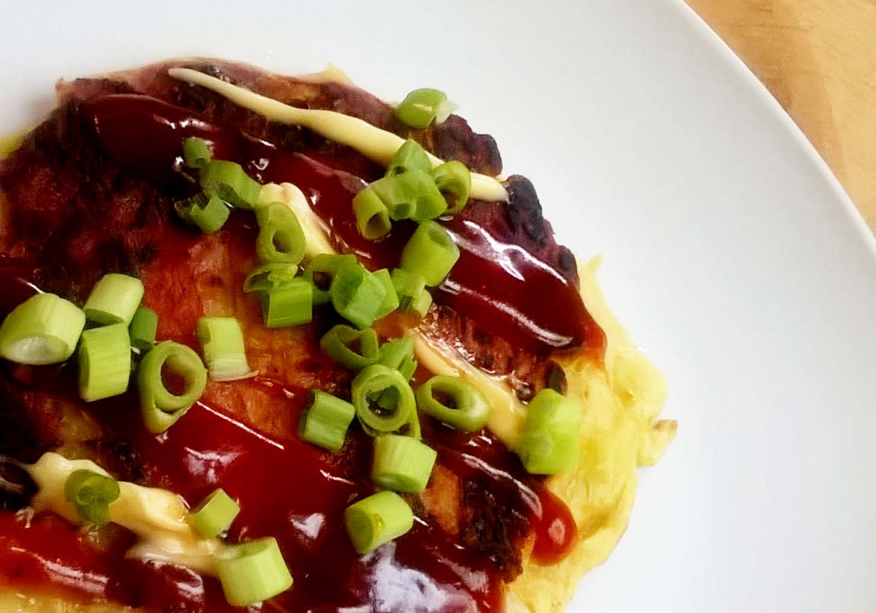 okonomiyaki- japoński placek z kapustą foto