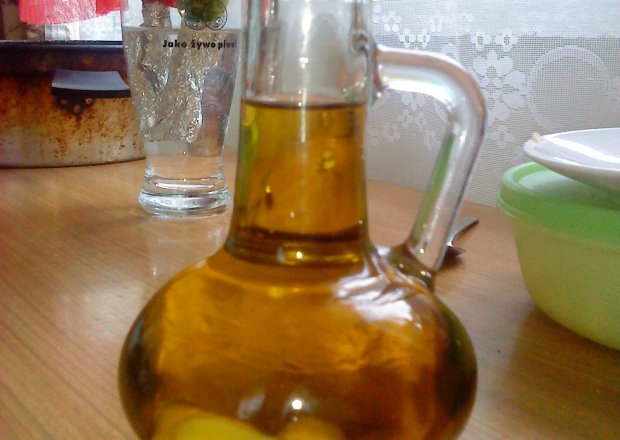 Fotografia przedstawiająca olej o smaku czzosnkowym