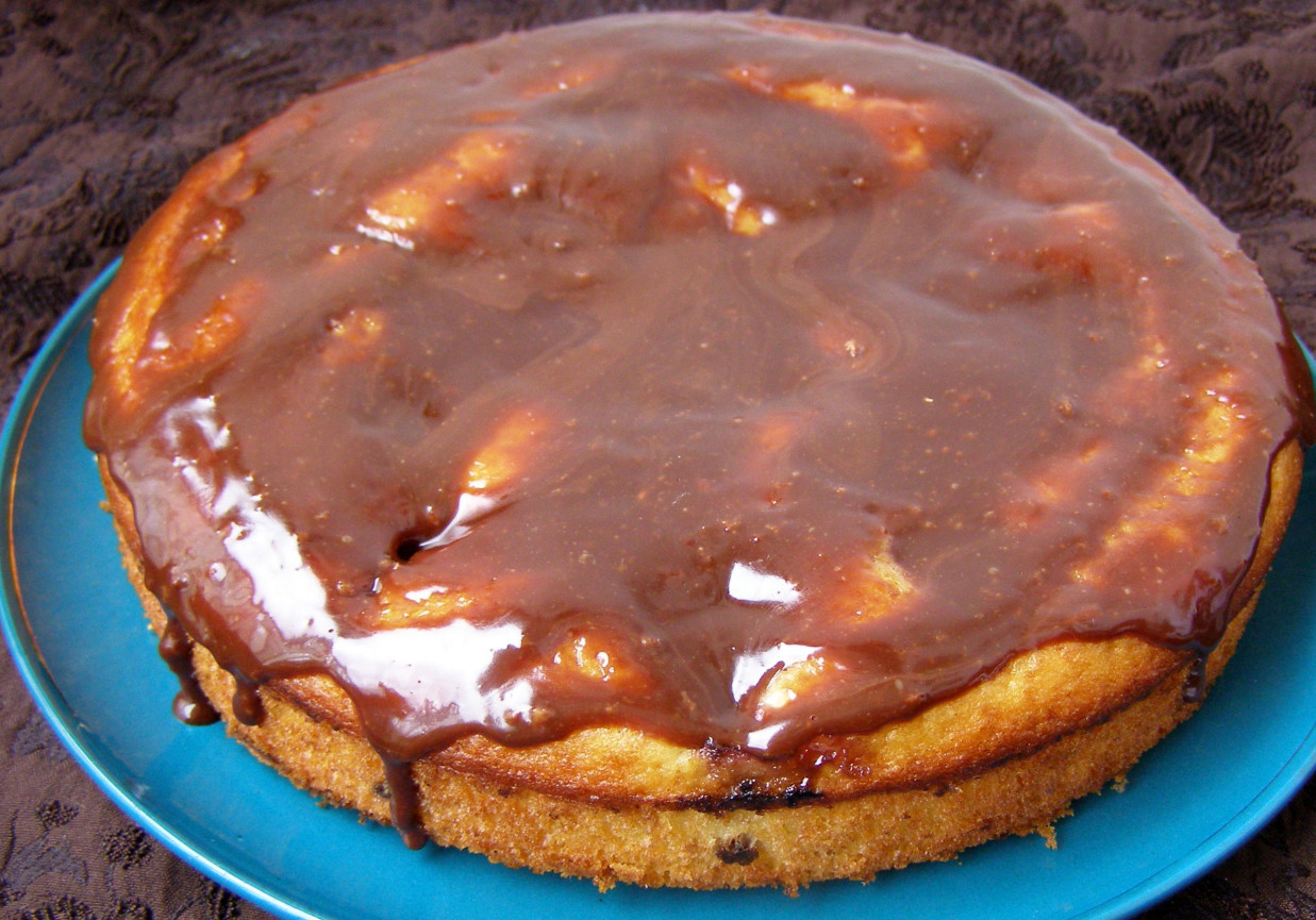 olejowe ciasto z truskawkami i czekoladą... foto