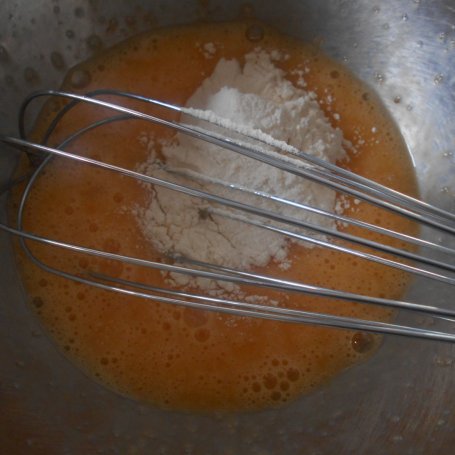Krok 6 - Omleciki z karmelizowanymi truskawkami foto