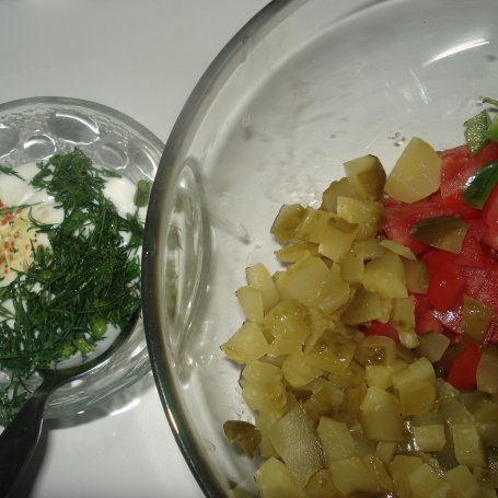 Krok 7 - Omlet biszkoptowy podany z sałatką warzywną i mozzarellą foto
