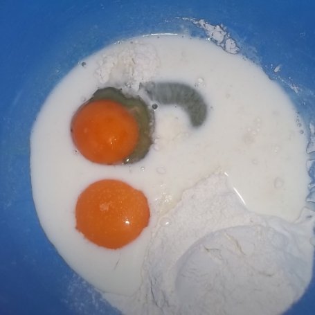 Krok 2 - Omlet cesarski na słono z boczkiem foto