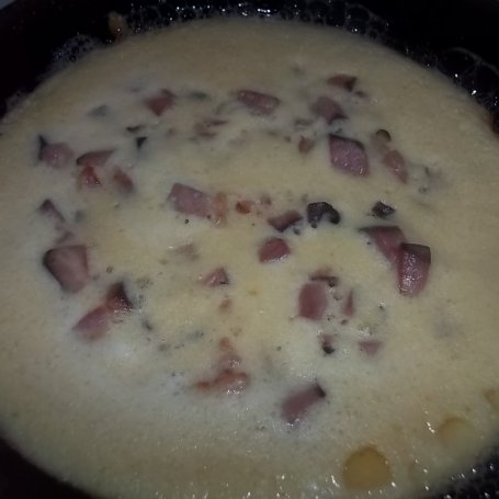 Krok 4 - Omlet cesarski na słono z boczkiem foto