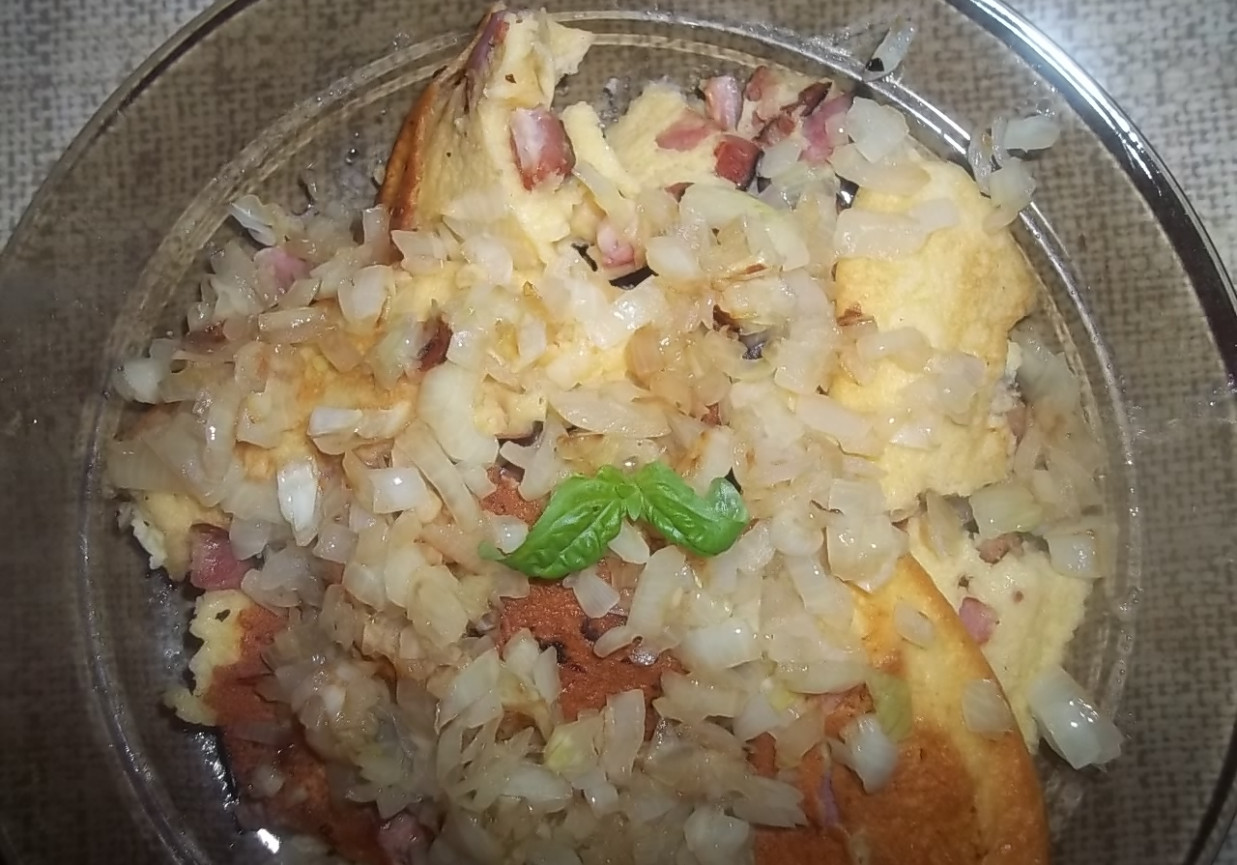 Omlet cesarski na słono z boczkiem foto