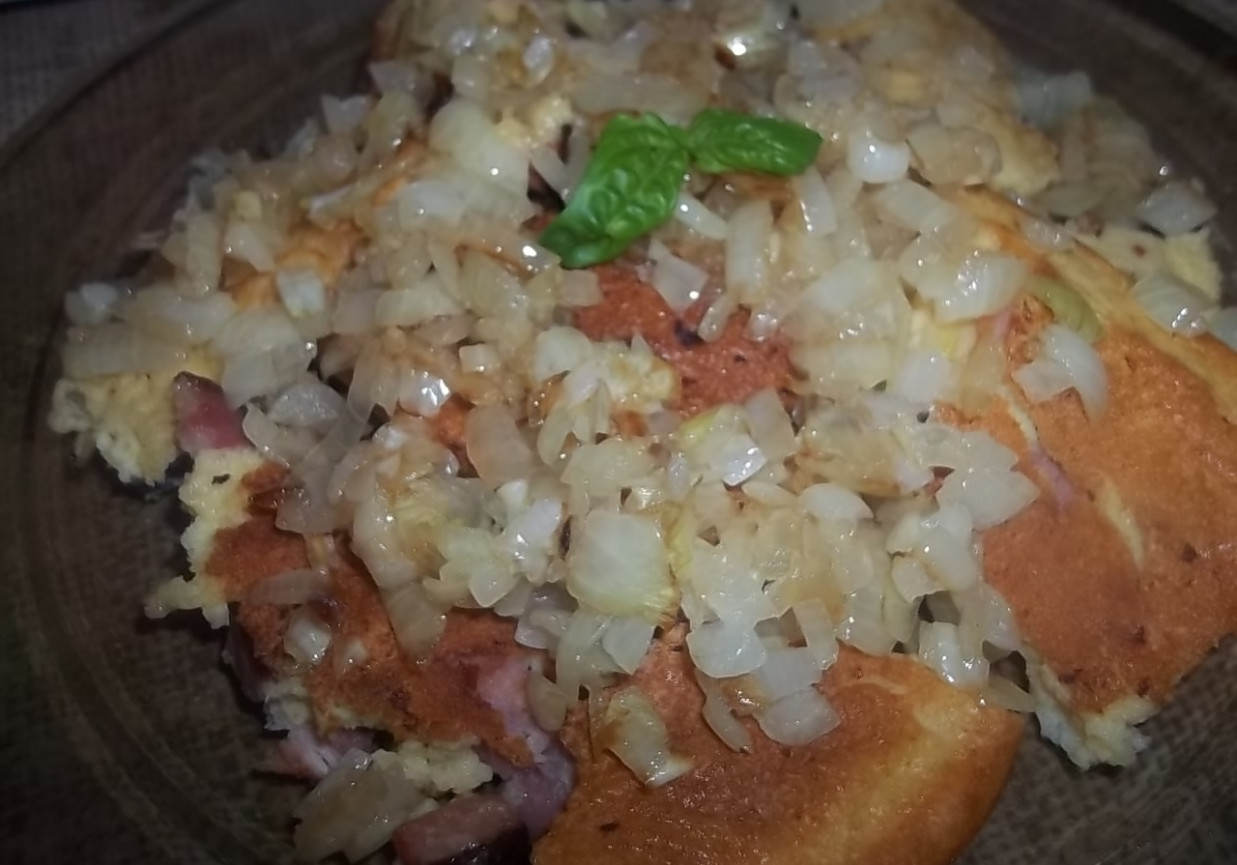 Omlet cesarski na słono z boczkiem foto