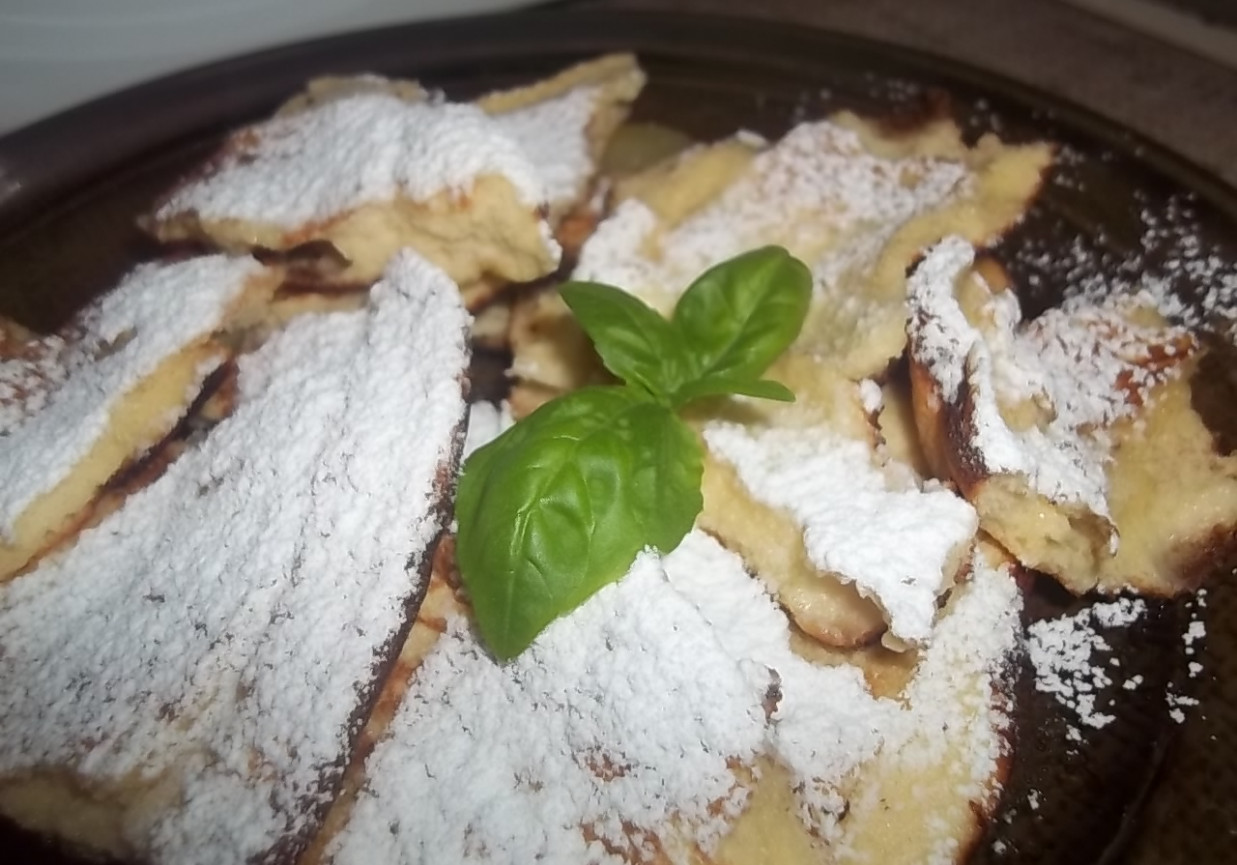 Omlet cesarski z winogronami foto