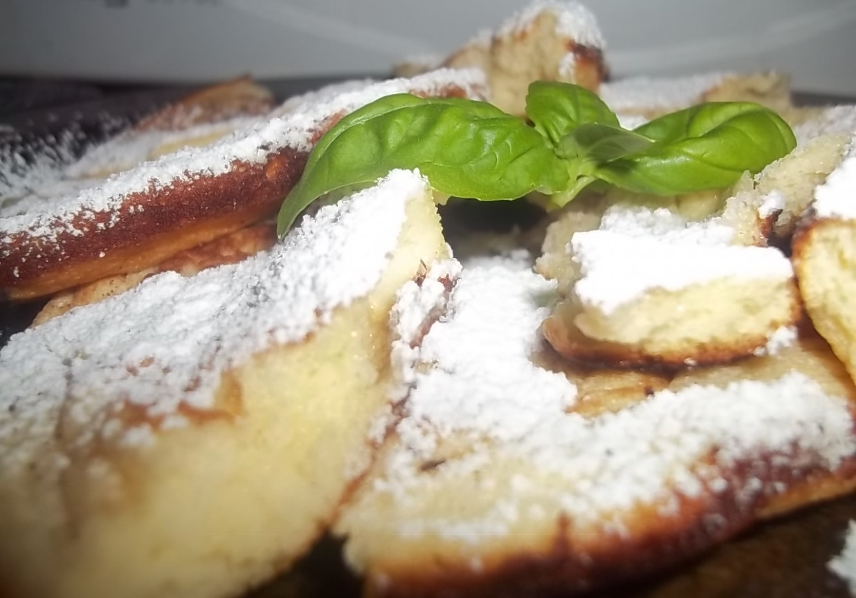 Omlet cesarski z winogronami foto