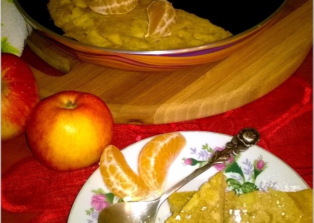 Fotografia przedstawiająca Omlet dyniowy z jabłkiem i cynamonem na mące ryżowej