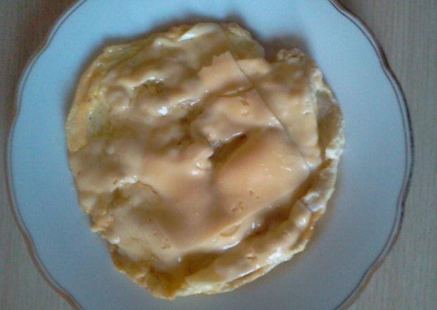 Fotografia przedstawiająca Omlet jajeczny z serem