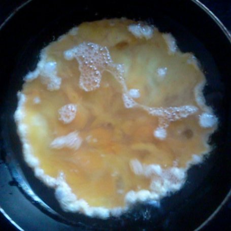 Krok 2 - Omlet jajeczny z serem foto