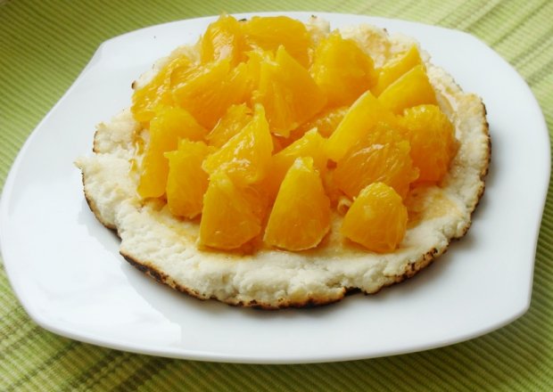 Fotografia przedstawiająca Omlet kokosowy z pomarańczą