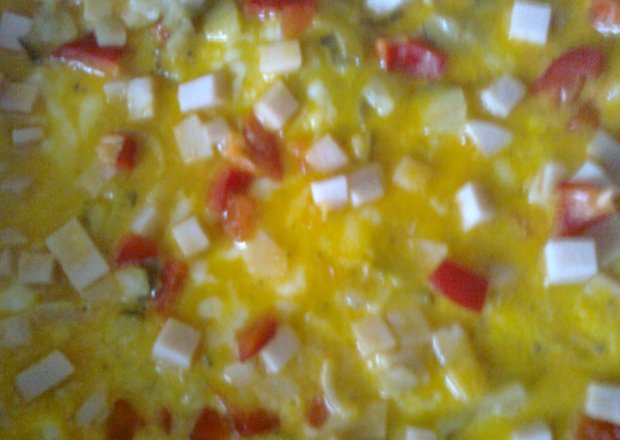 Fotografia przedstawiająca omlet na kolorowo