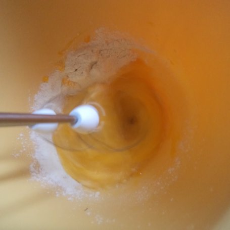 Krok 4 - Omlet na szpinaku - ze słonecznikiem i Mozzarellą:) foto