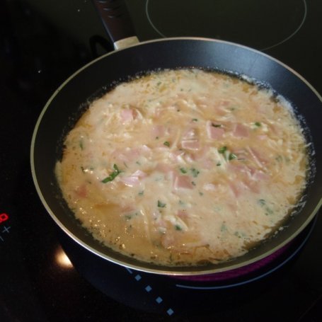 Krok 3 - Omlet serowy foto