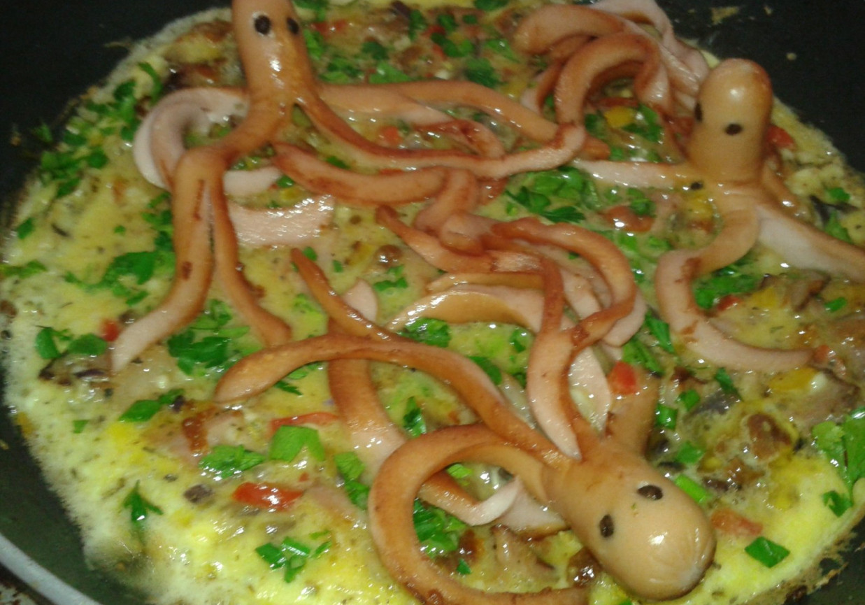 Omlet warzywny z ośmiorniczkami foto