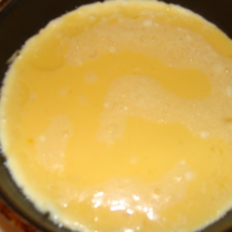 Krok 1 - Omlet z bananem i kaki foto