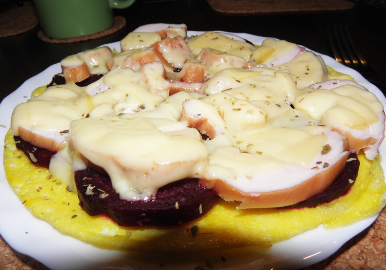 Omlet z buraczkiem. foto