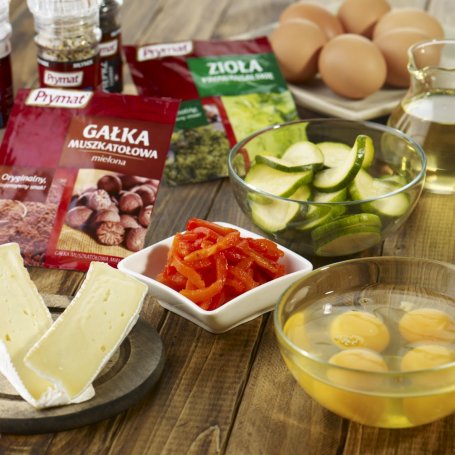Krok 1 - Omlet z cukinią i serem - Krok po kroku foto