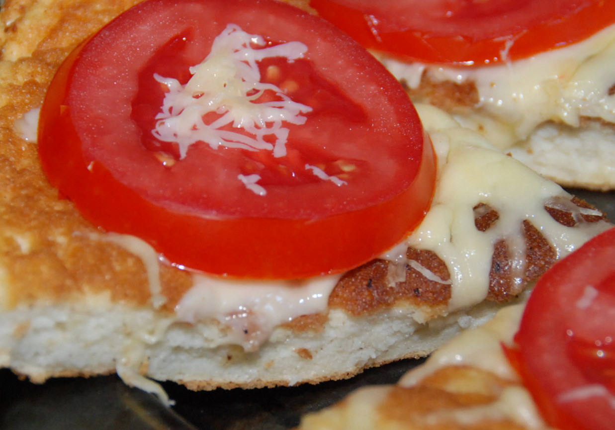Omlet z czosnkiem i pomidorami foto