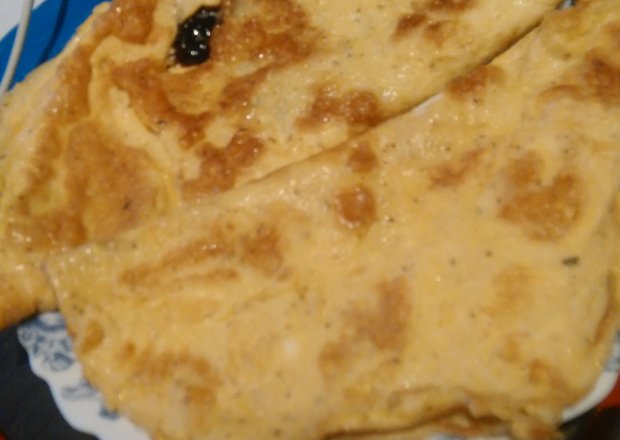 Fotografia przedstawiająca omlet z dżemem lub szynką i serem