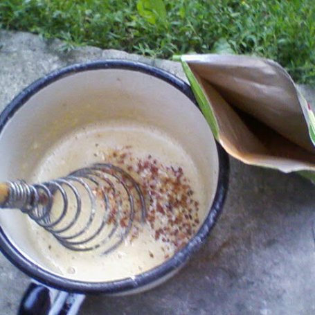 Krok 2 - Omlet z fasolką szparagową i sosami foto