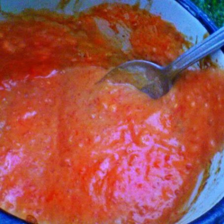 Krok 3 - Omlet z fasolką szparagową i sosami foto