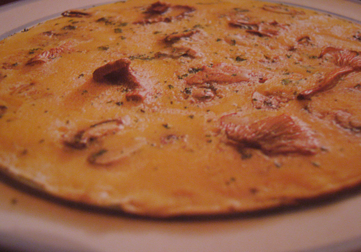 Omlet z grzybami (kurki, pieczarki) foto