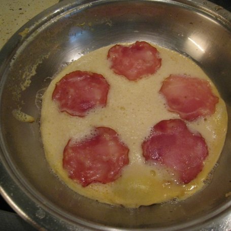 Krok 2 - Omlet z kiełbasą foto