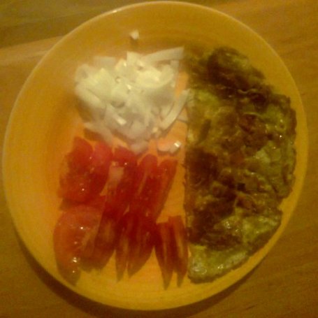 Krok 3 - Omlet z kiełbaską i warzywami foto