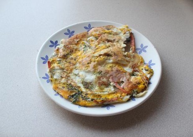 Fotografia przedstawiająca Omlet z marchewką i koperkiem