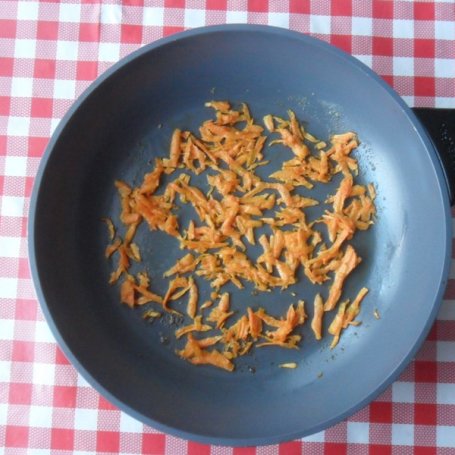 Krok 2 - Omlet z marchewką foto