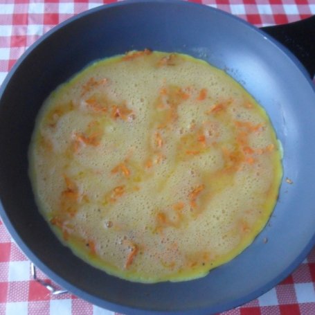 Krok 3 - Omlet z marchewką foto