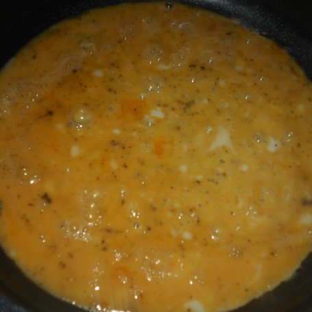 Krok 4 - Omlet z młodą kapustą foto