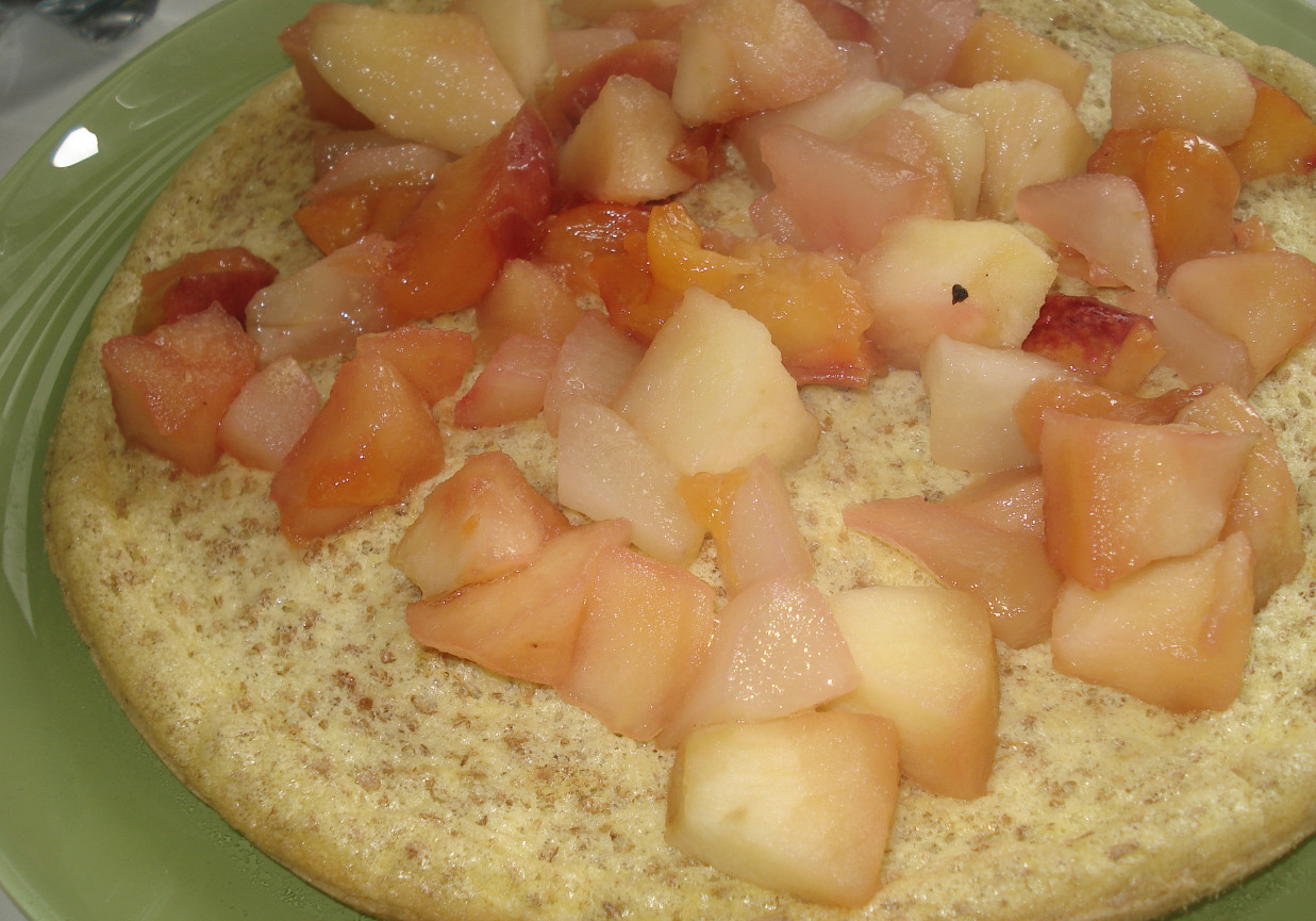 Omlet z otrębami i kaszą jaglaną - w wersji ze słodkimi owocami foto
