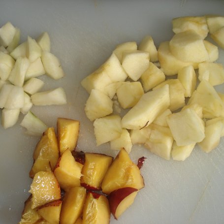 Krok 4 - Omlet z otrębami i kaszą jaglaną - w wersji ze słodkimi owocami foto